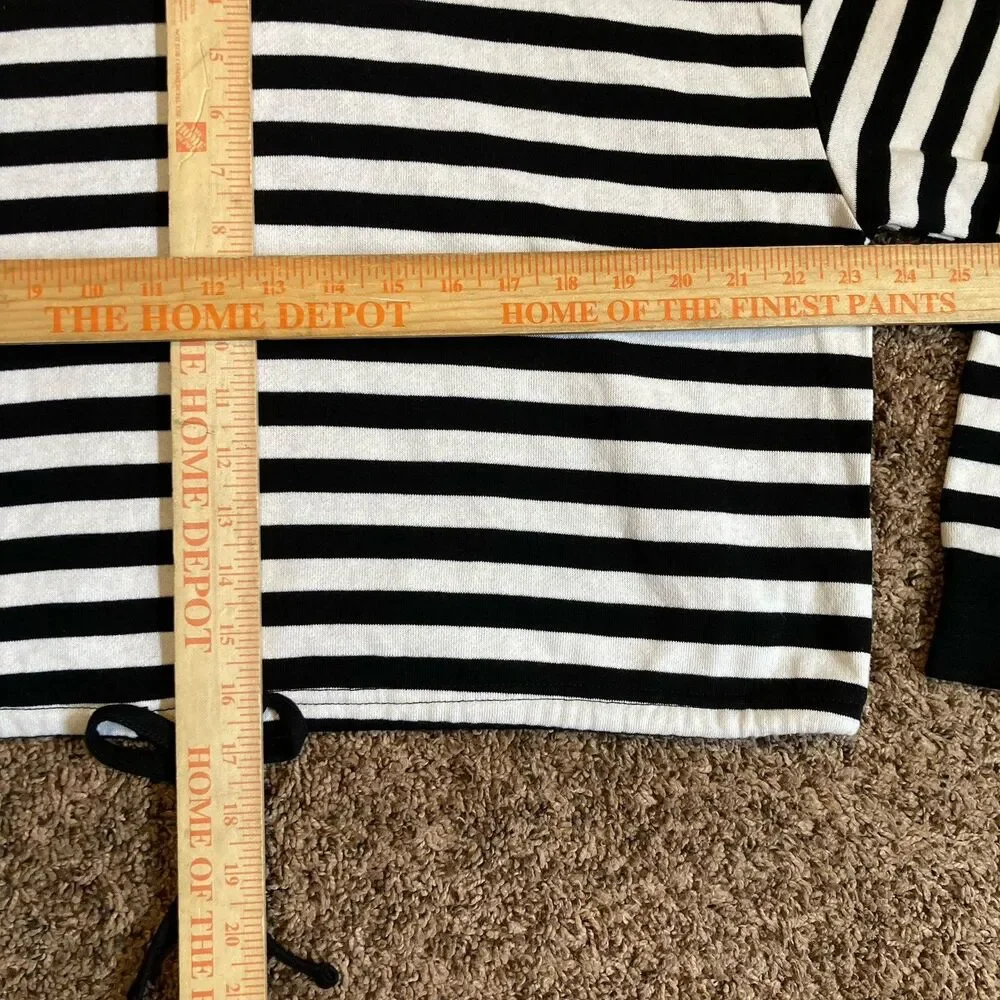 Hot Topic Black & White Drawstring Waist Oversized Hoodie size XS